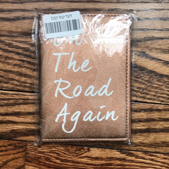 Understated Leather Passport Cover and Luggage Tag - Picture 2 of 3